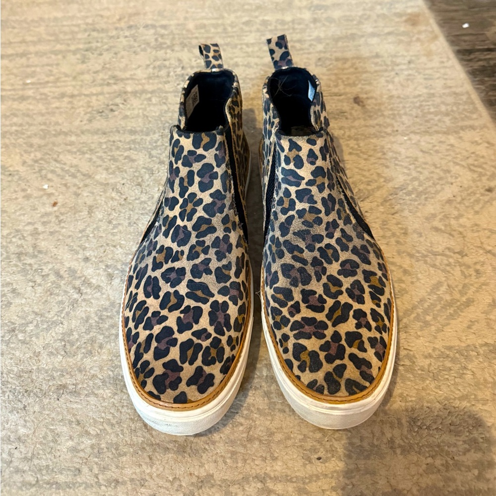 Tom’s high tops, women’s size 8.5